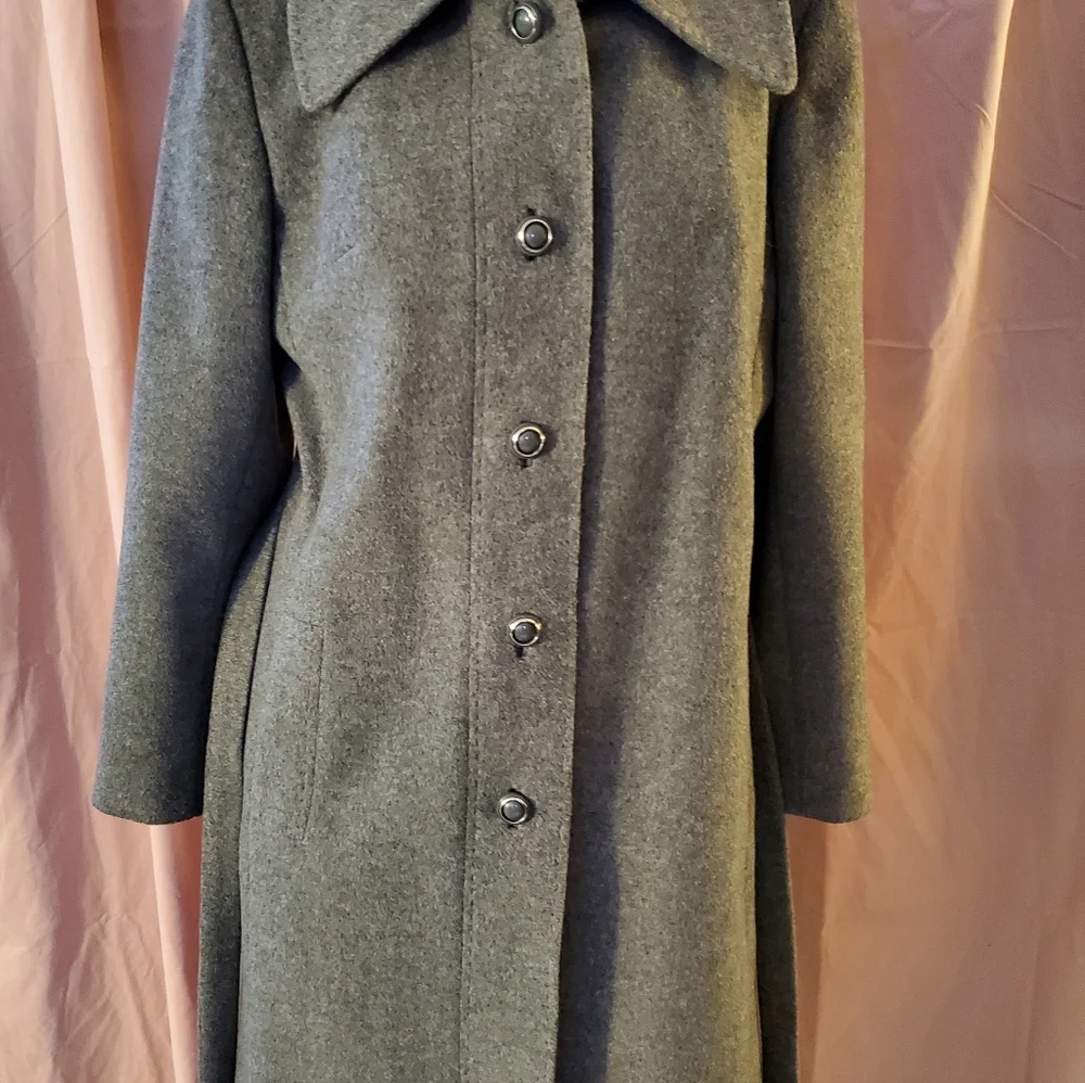 Classy Vintage Gray Wool Coat - Picture 5 of 16